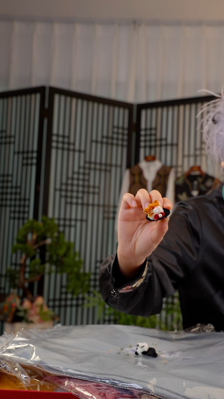 刺绣我***鸭非遗苏绣绒花手工饰品