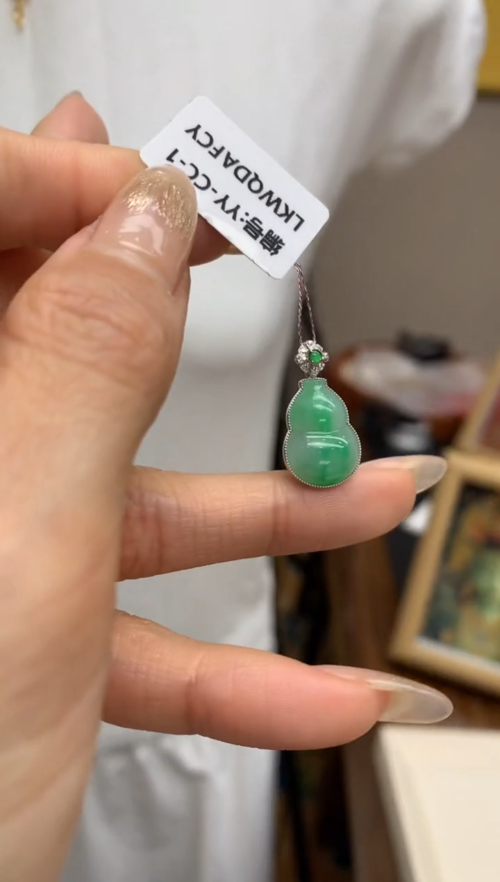 【闪购商品】翡翠颈饰18K金镶嵌葫芦