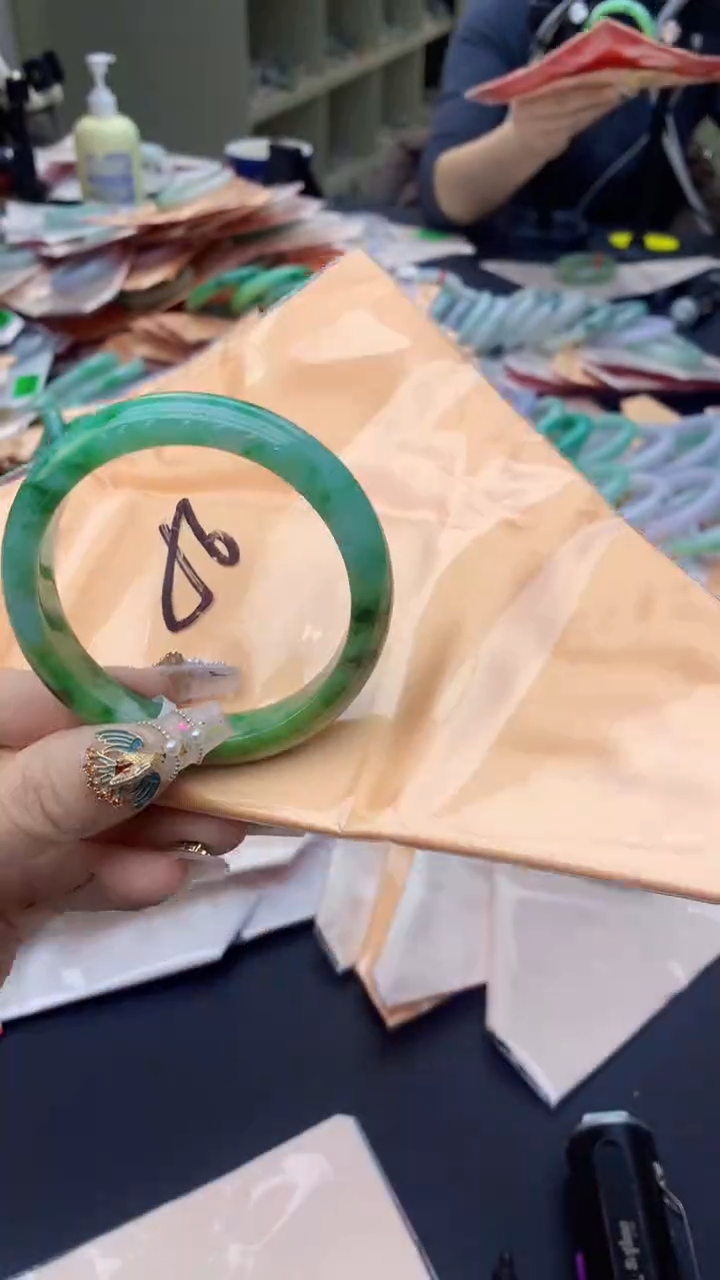 【闪购商品】翡翠手镯未镶嵌1068740259