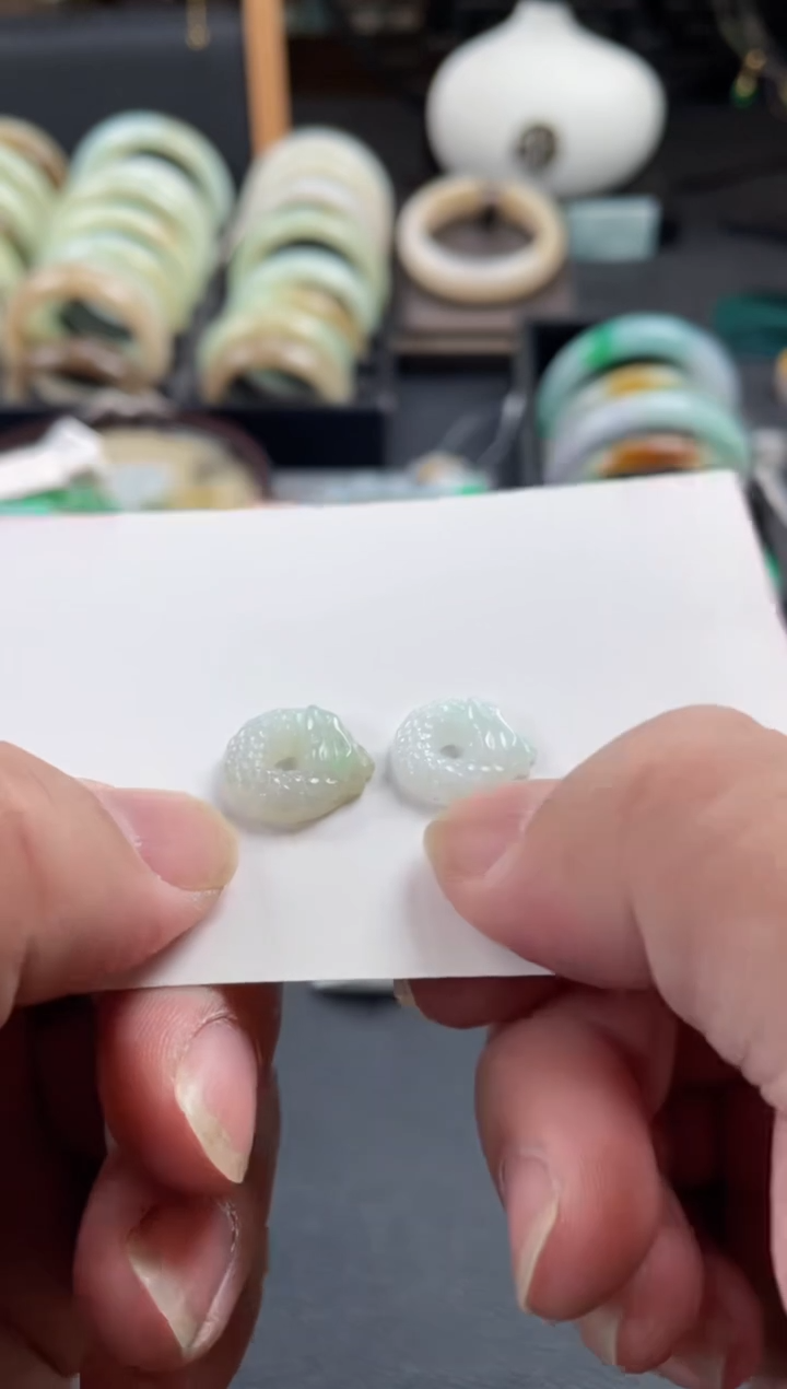 【闪购商品】翡翠颈饰未镶嵌有纹裂瑕疵包容