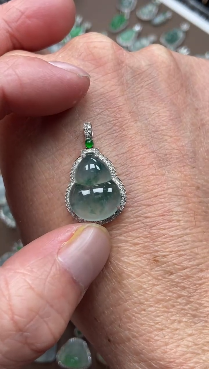 【闪购商品】翡翠吊坠(不含链)18K金镶嵌葫芦