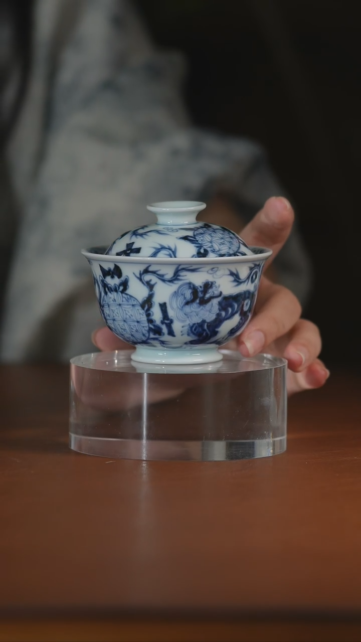 元青花双狮盖碗     