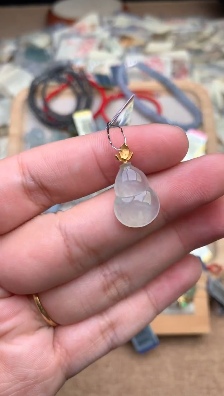 18K金镶嵌挂件翡翠1