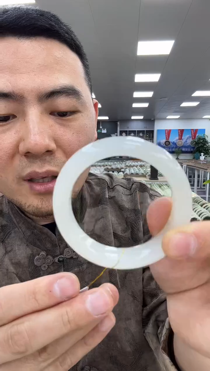 【闪购商品】和田玉手镯未镶嵌53+  110