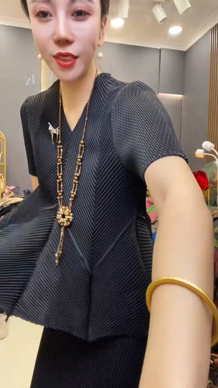 聚酯纤维（涤纶）黑色额 衫
