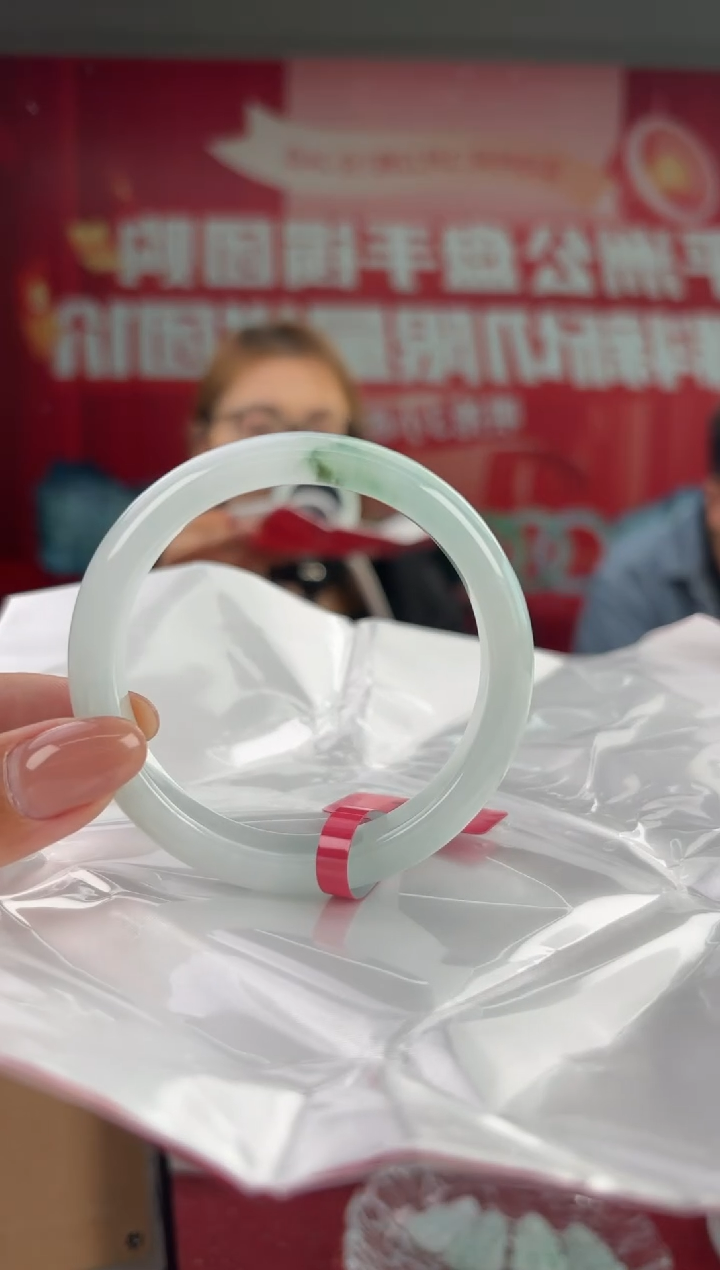 翡翠未镶嵌手镯1手镯