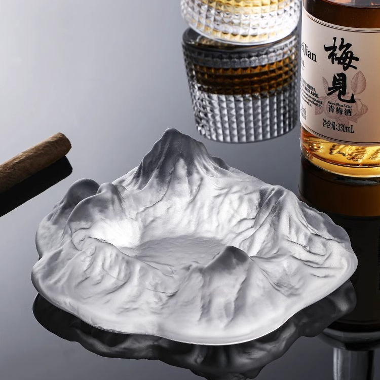 高档冰山玻璃烟灰缸办公室创意个性烟缸家用烟缸客厅轻奢装饰摆件
