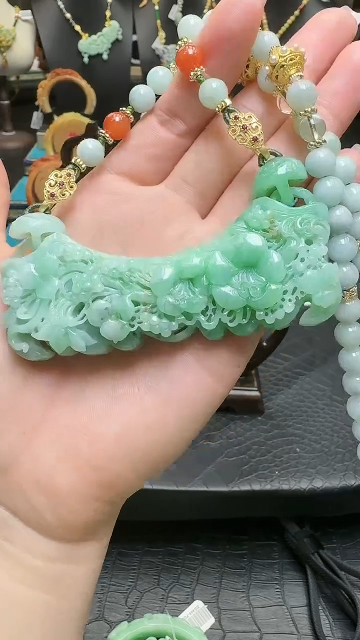 【闪购商品】翡翠颈饰未镶嵌果洋绿