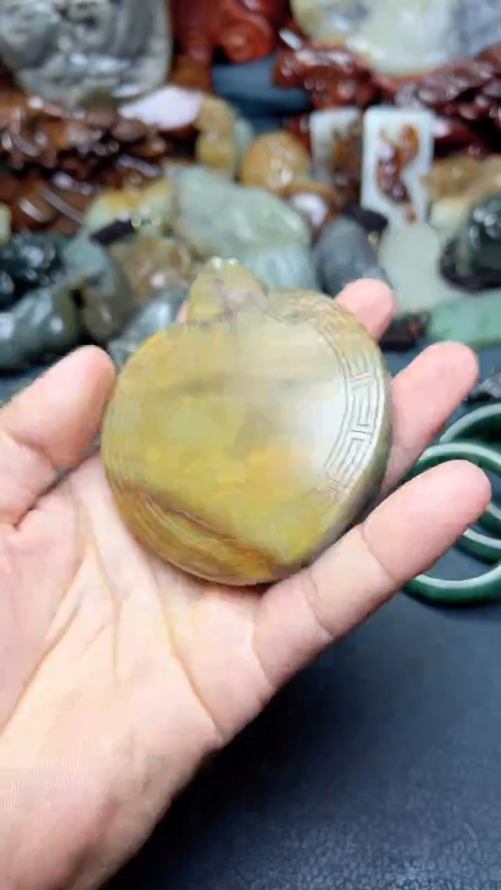 和田玉未镶嵌把件-