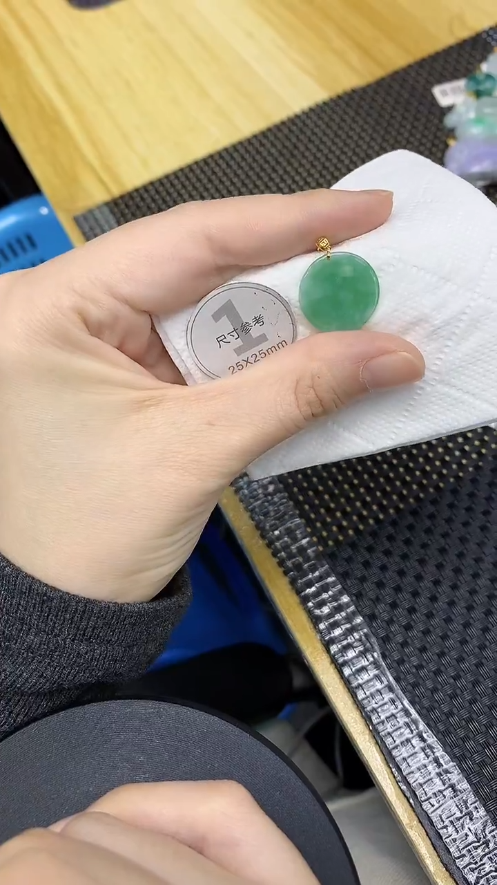 颈饰18K金镶嵌翡翠11111111111