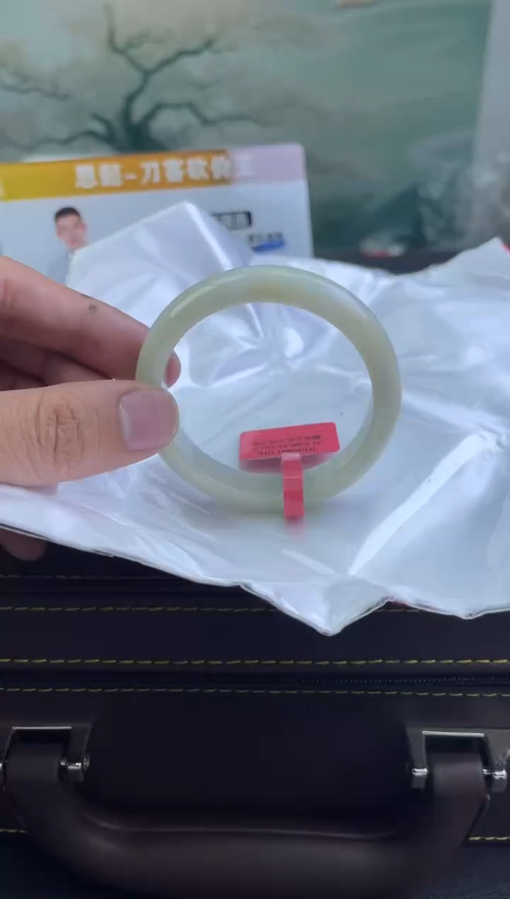 翡翠手镯未镶嵌1          