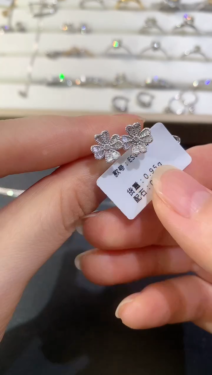 耳饰18K金镶嵌钻石D446|980