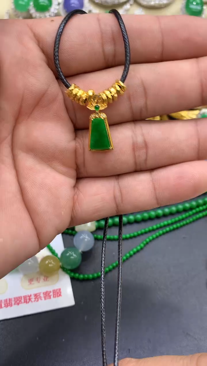 颈饰18K金镶嵌翡翠250-中国好珍宝