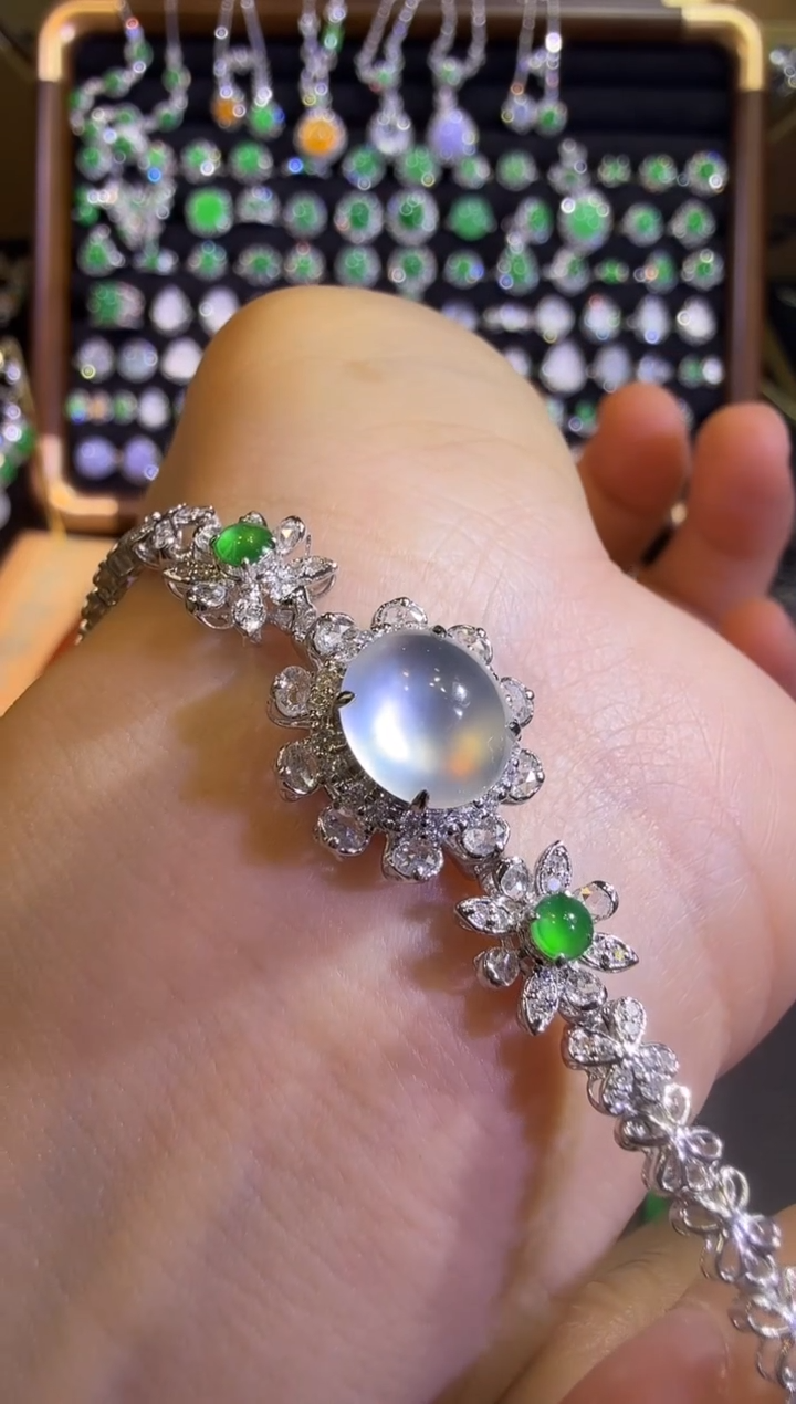 【闪购商品】18K金镶嵌翡翠手链玻璃种极光白蛋面手链