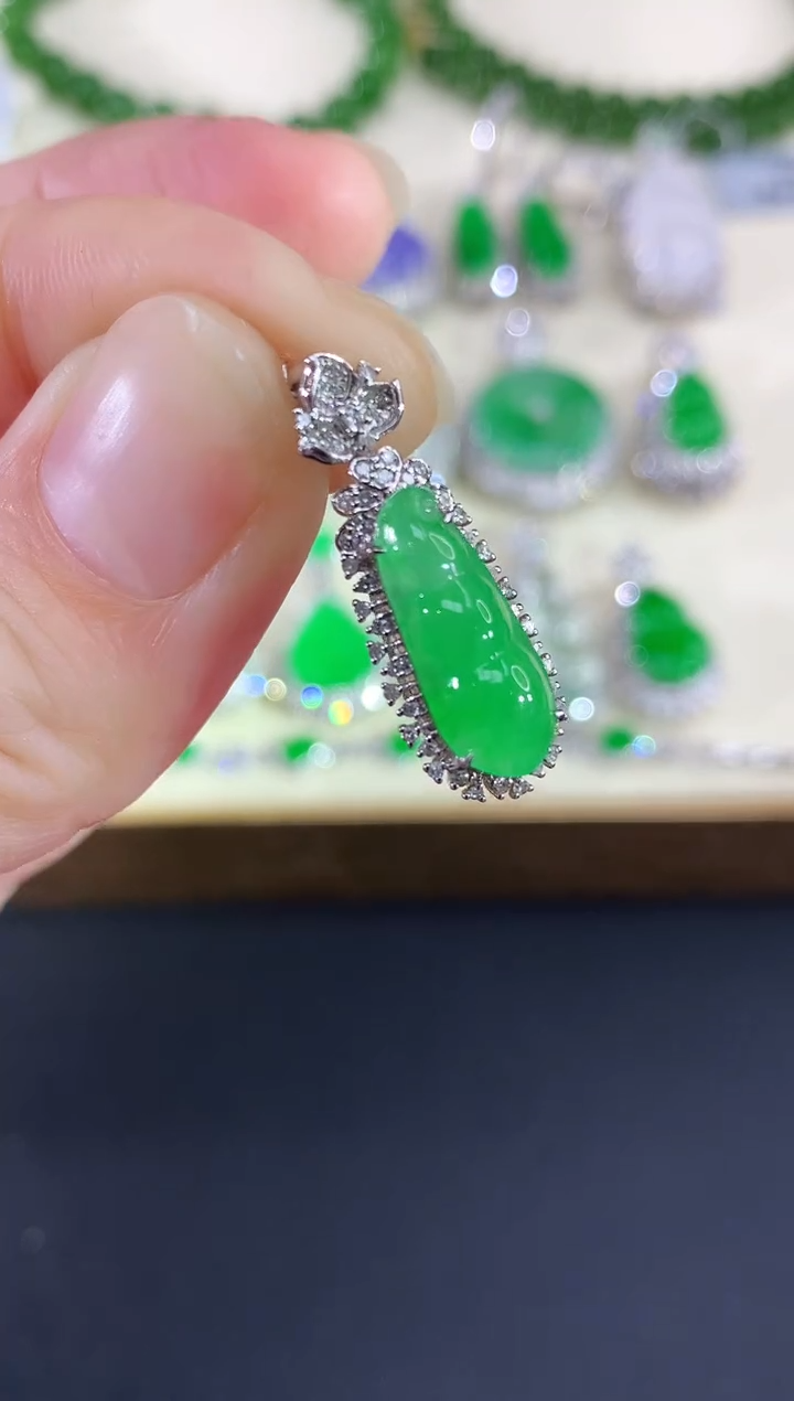 吊坠(不含链)18K金镶嵌翡翠104|