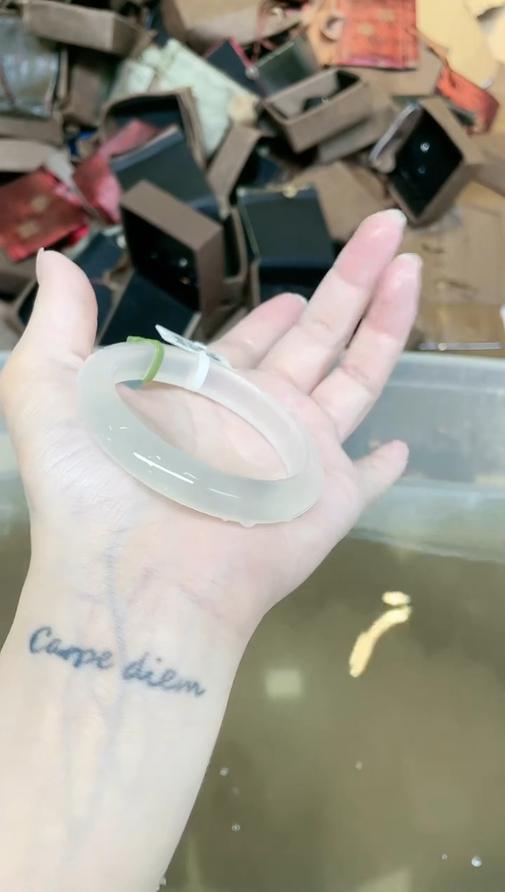 石英质玉手镯未镶嵌398-56