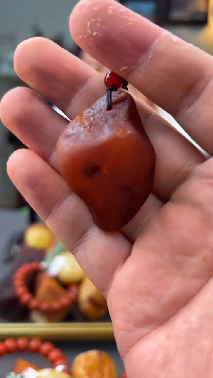 未镶嵌颈饰琥珀吊坠