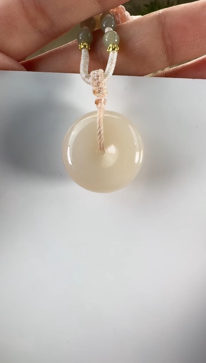 和田玉未镶嵌颈饰藕粉平安扣