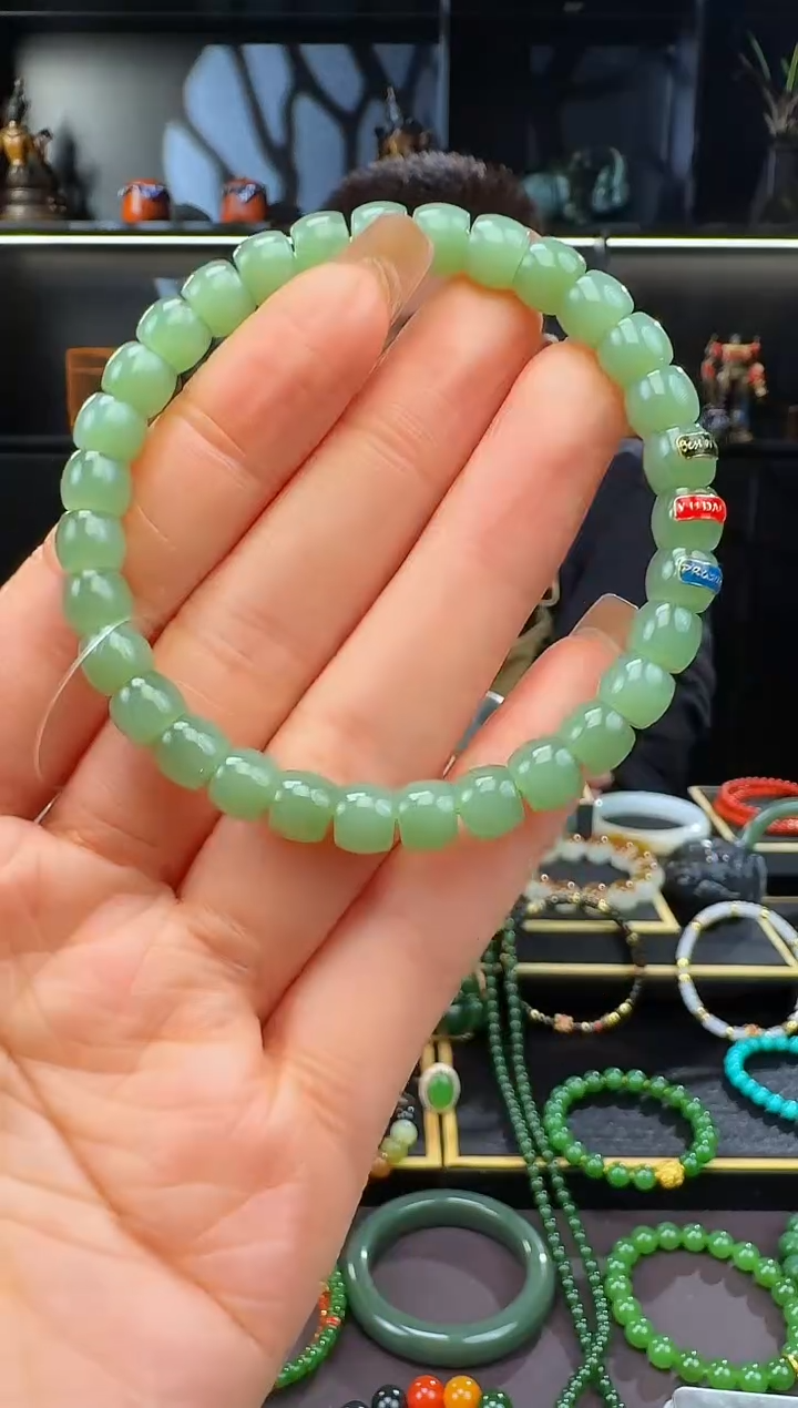 颈饰未镶嵌和田玉7mm粉青极致手串 藏物系列