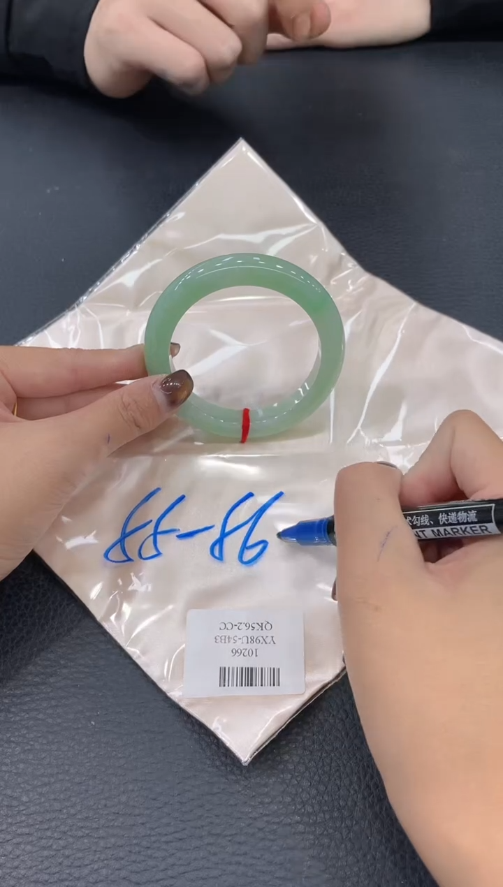 【闪购商品】翡翠手镯未镶嵌手镯