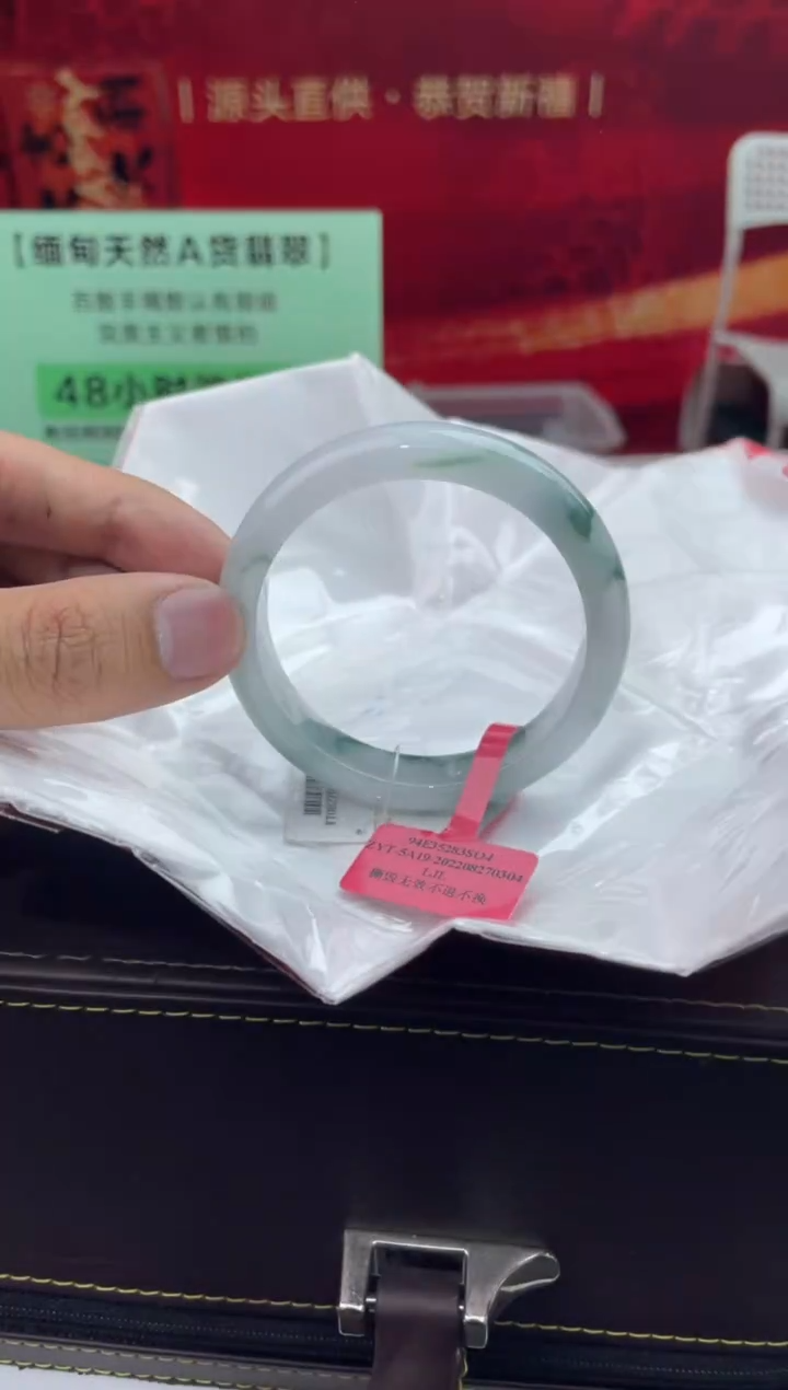 【闪购商品】翡翠手镯未镶嵌18翡翠手镯