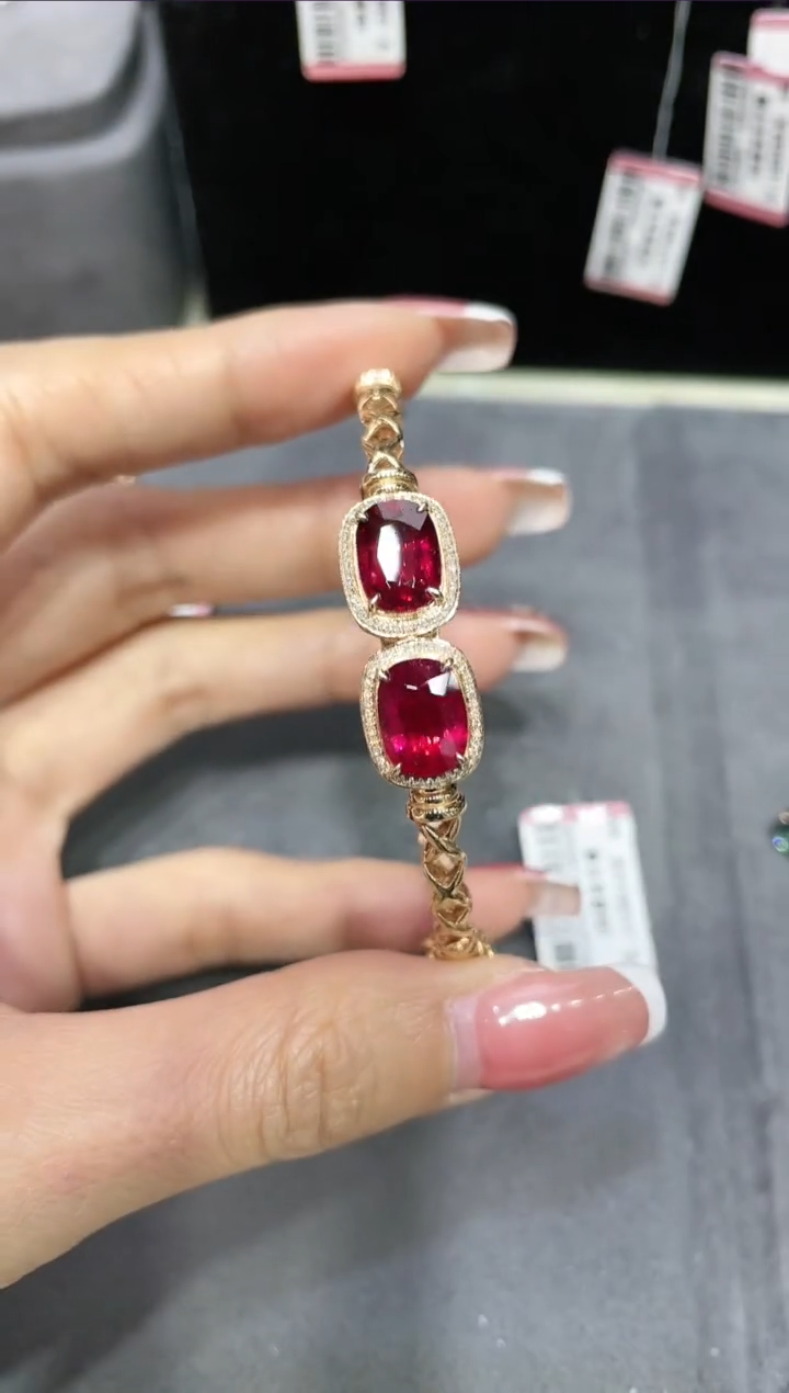 18K金镶嵌天然碧玺手镯