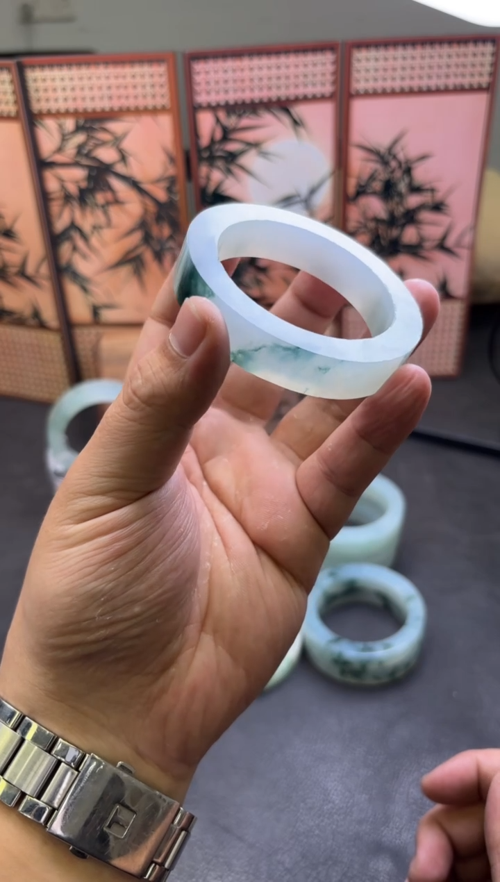 未镶嵌手镯定制翡翠尹*丹手镯