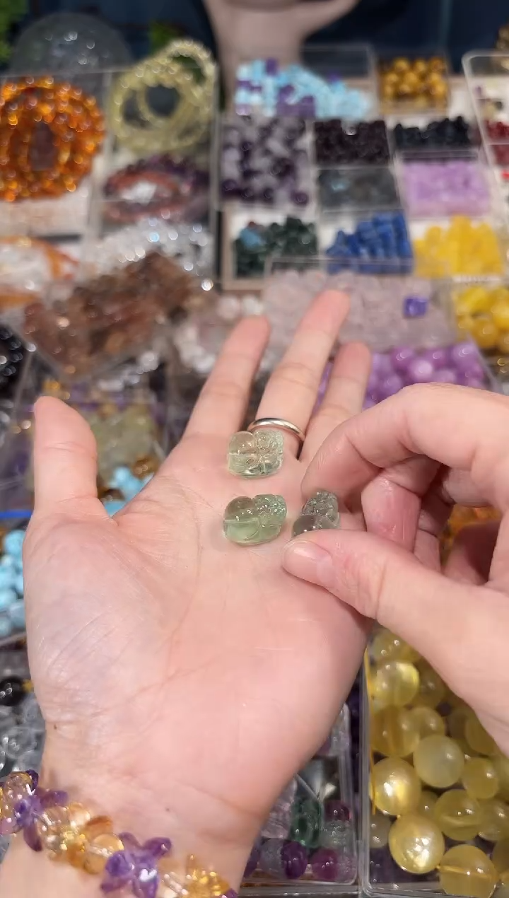 水晶手串未镶嵌绿萤石貔貅一个约卡10