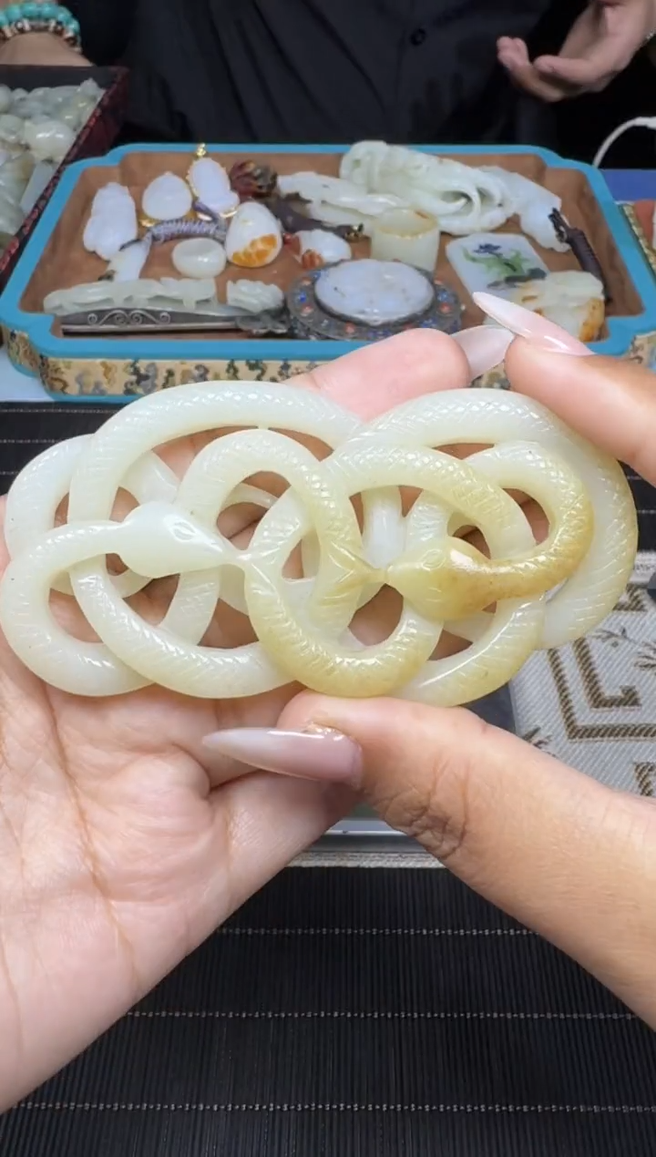 和田玉未镶嵌颈饰1