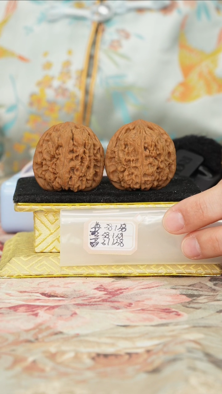 【闪购商品】文玩核桃把件赵喜满南将石