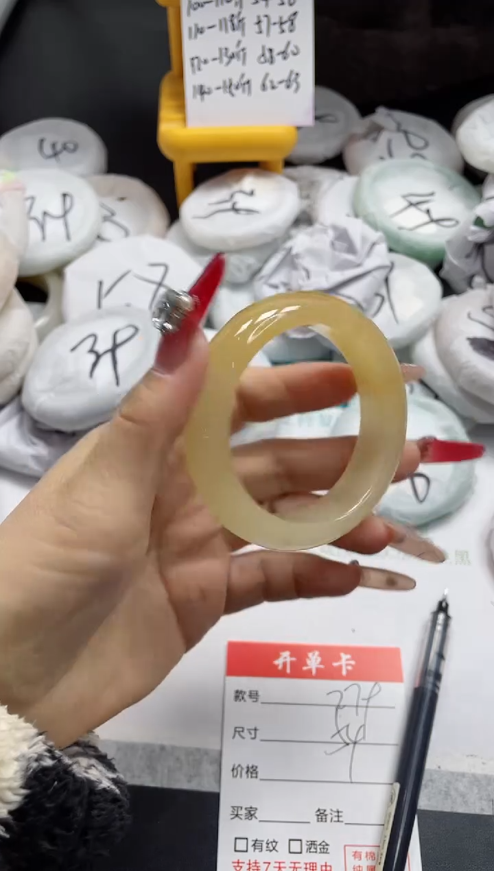 【闪购商品】石英质玉手镯未镶嵌279