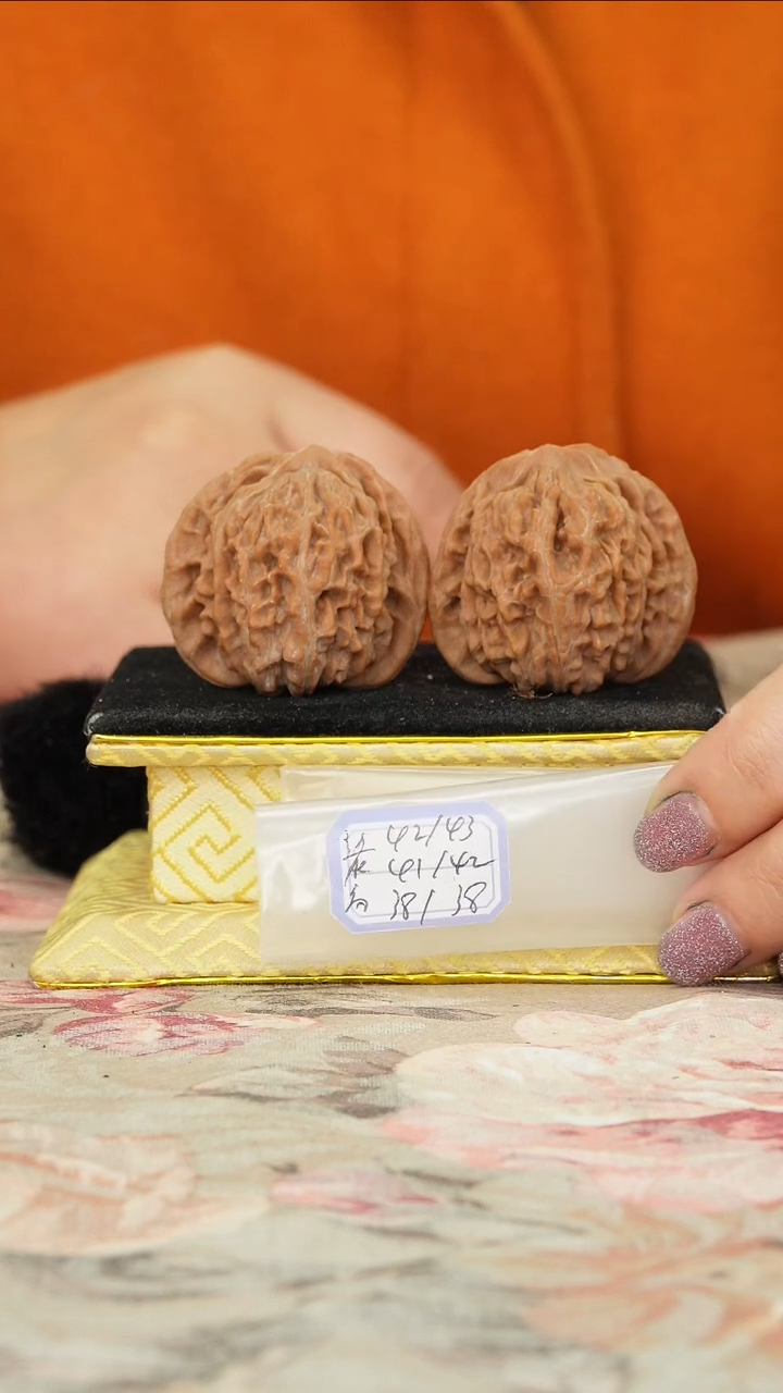 【闪购商品】文玩核桃把件平谷四座楼