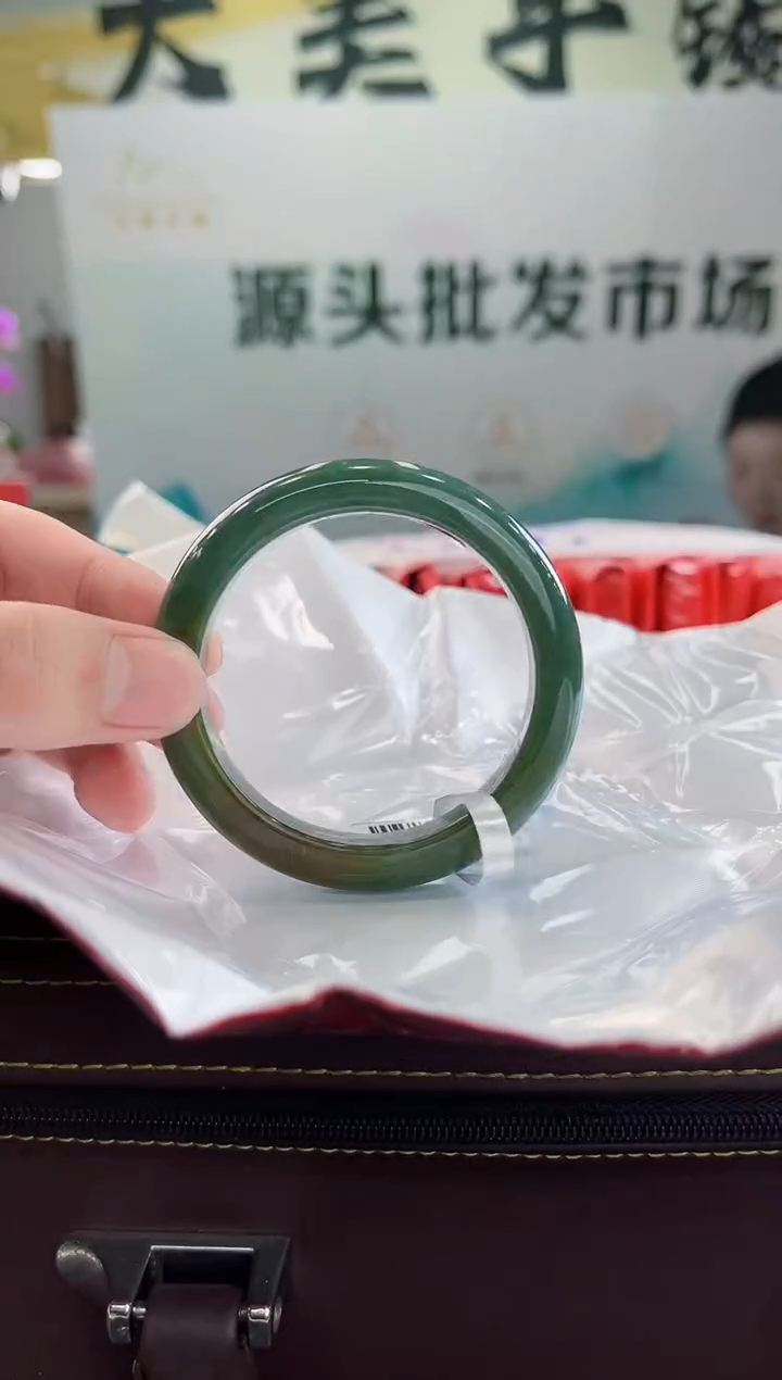 【闪购商品】翡翠手镯未镶嵌手镯