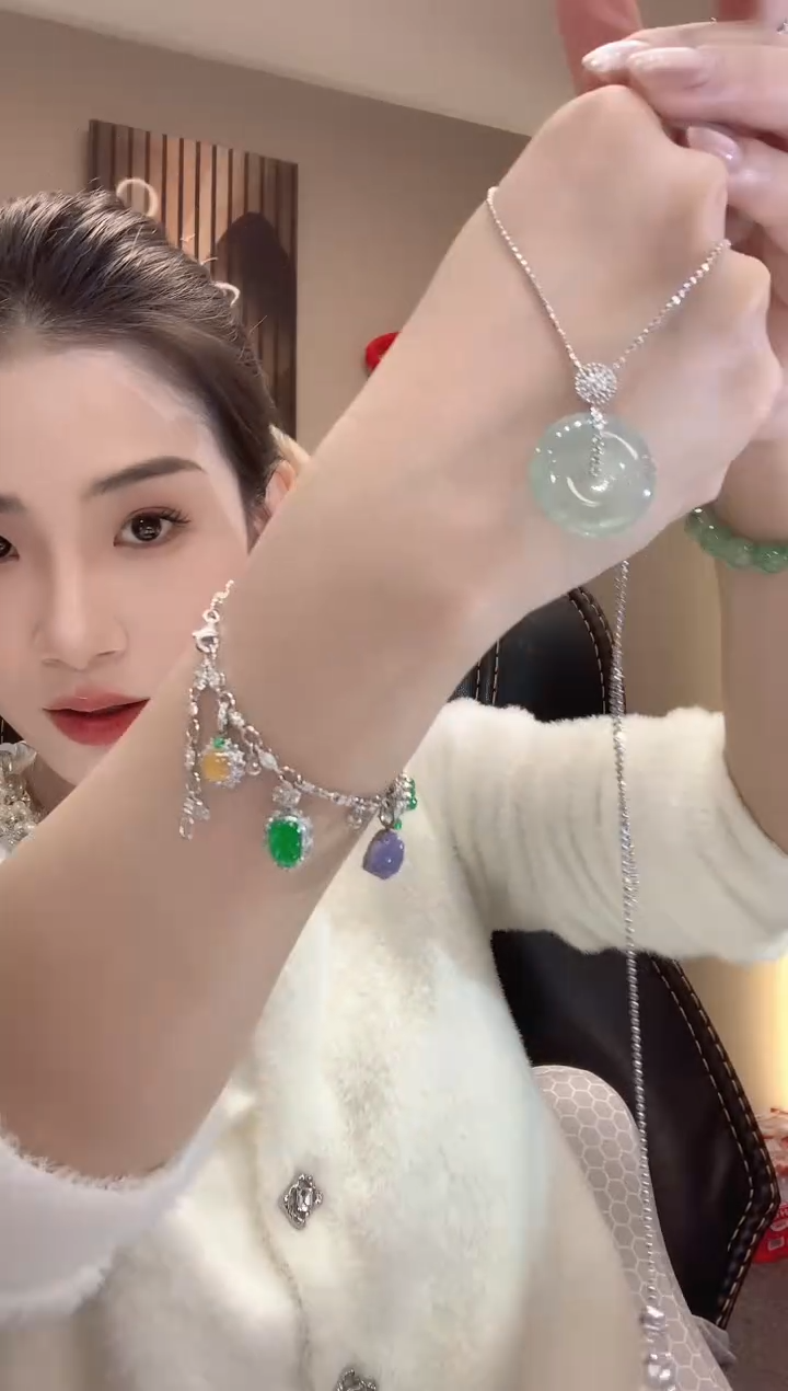 【闪购商品】翡翠吊坠(不含链)18K金镶嵌A21