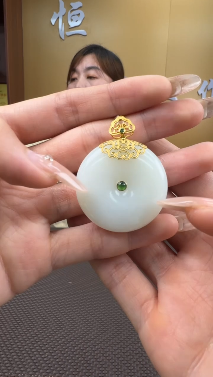 【闪购商品】和田玉挂件18K金镶嵌挂件