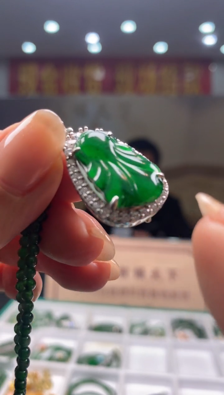 【闪购商品】翡翠颈饰未镶嵌********121