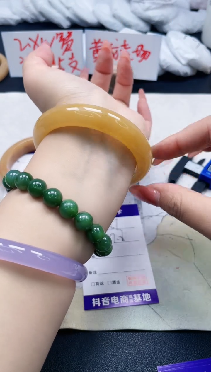 【闪购商品】石英质玉手镯未镶嵌367/57.8