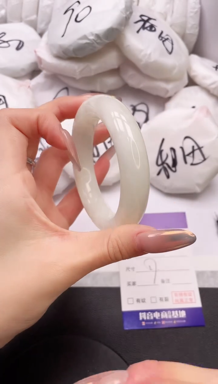 【闪购商品】和田玉手镯未镶嵌24L21-57