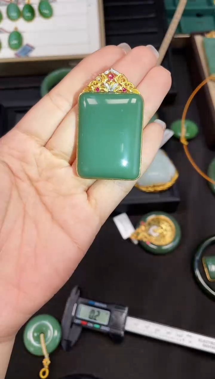 【闪购商品】和田玉吊坠18K金镶嵌50MM 多样性发一Z