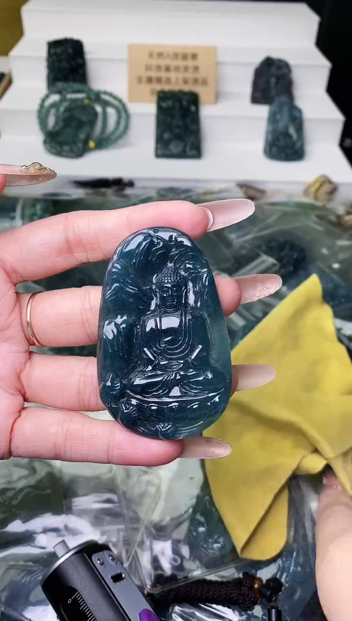 颈饰未镶嵌翡翠 
