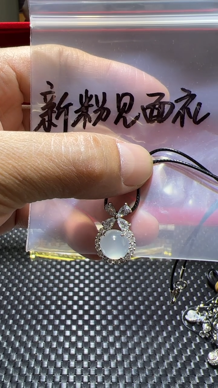合金颈饰玛瑙/玉髓快***陈玉髓吊坠