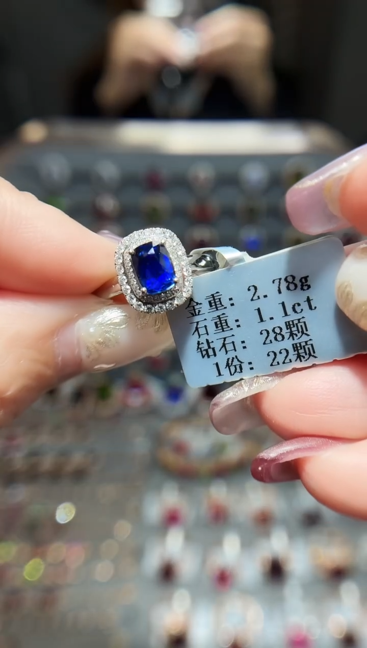 戒指蓝宝石18K金镶嵌1.1..