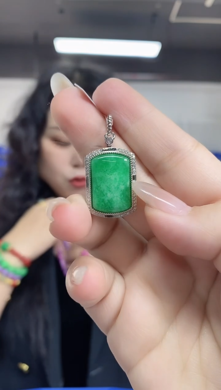 【闪购商品】翡翠未镶嵌吊坠(不含链)多样性发其一颜色微差