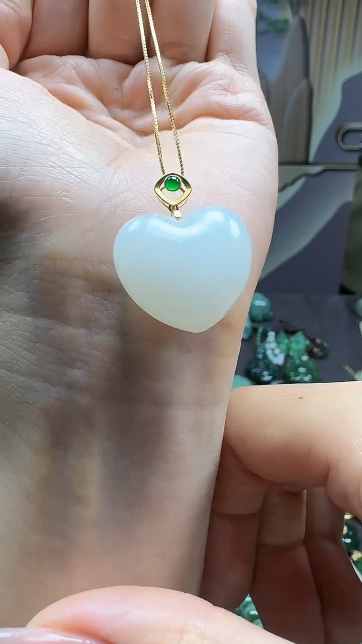 和田玉18K金镶嵌挂件1