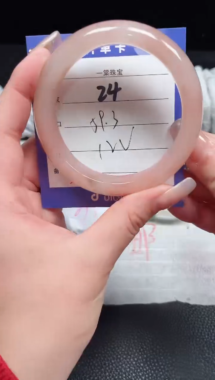 【闪购商品】石英质玉手镯未镶嵌24