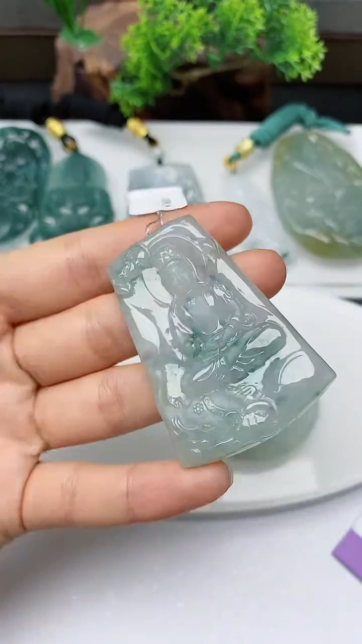 【闪购商品】翡翠颈饰未镶嵌         