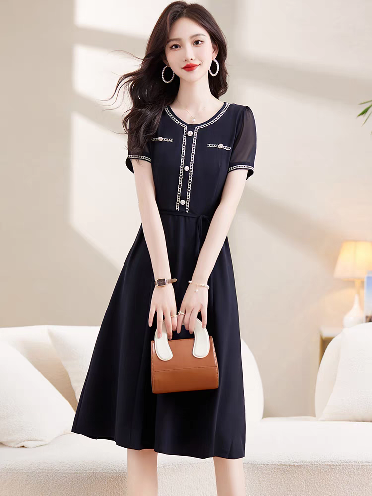 D187夏季新款设计感时尚高端气质简约减龄修身收腰小香风连衣裙女