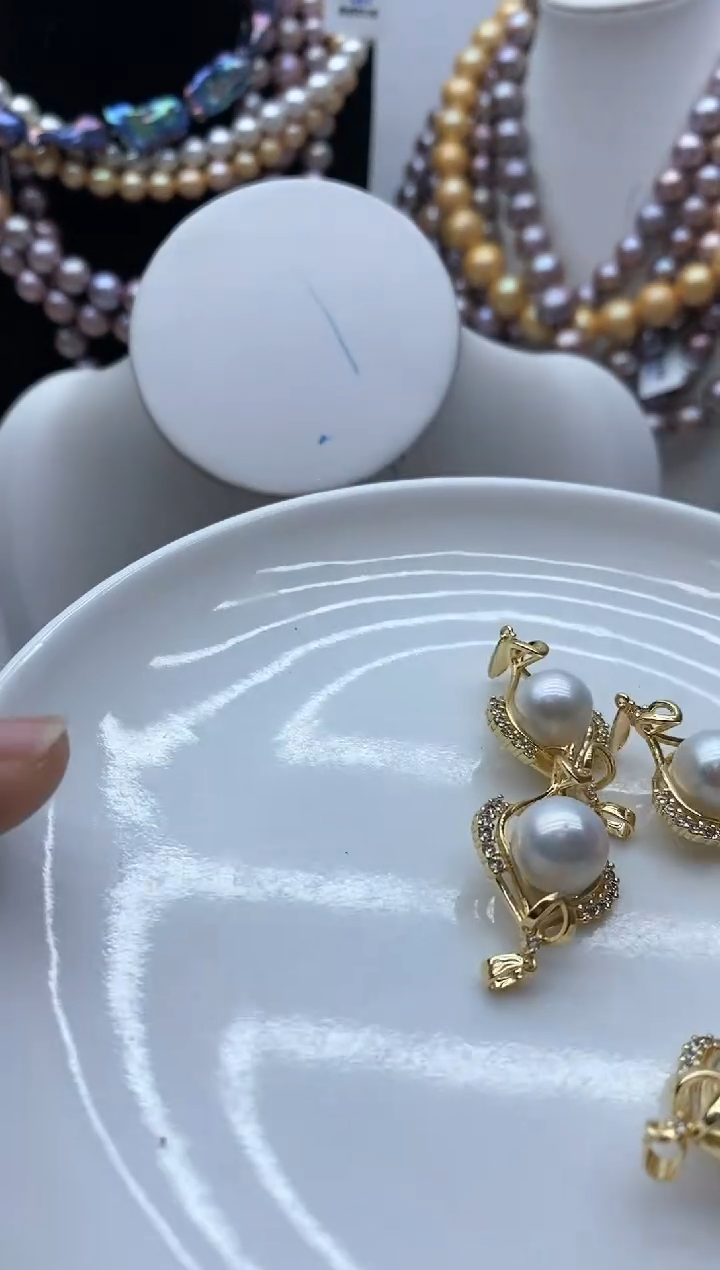 【闪购商品】淡水珍珠颈饰钛钢41