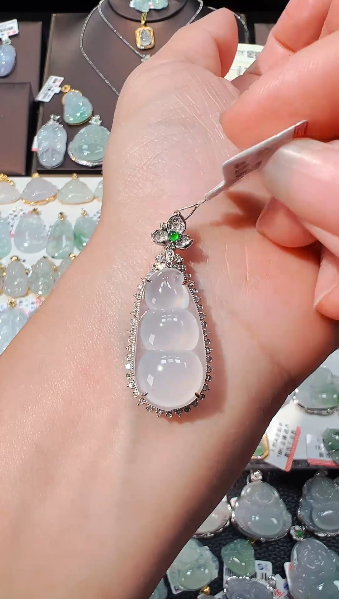 【闪购商品】翡翠吊坠(不含链)18K金镶嵌福豆吊坠930