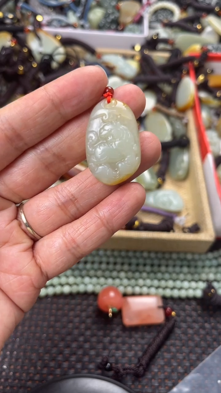 【闪购商品】和田玉颈饰未镶嵌多样性发货没有证书拍一发一有瑕